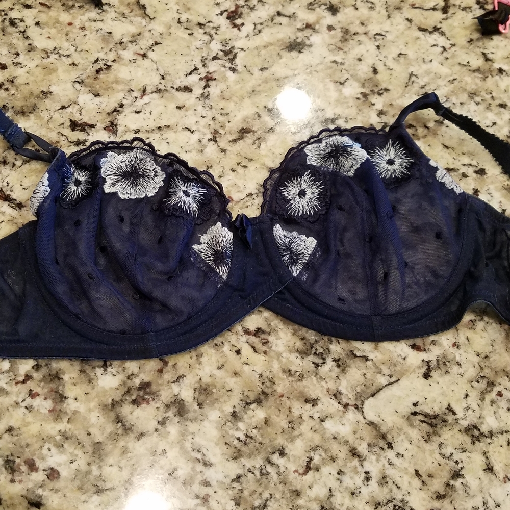 Victoria's Secret Bra size 32D